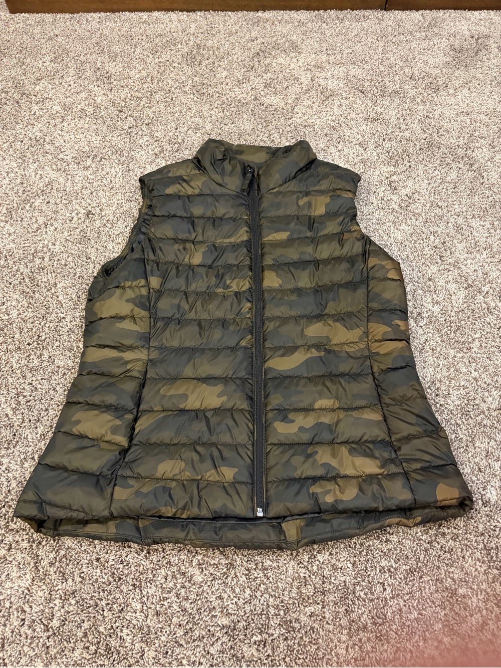 Old Navy Camouflage Quilted Puffer Vest in Olive Green